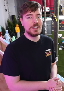 MrBeast ganzer Oberkörper und Gesicht